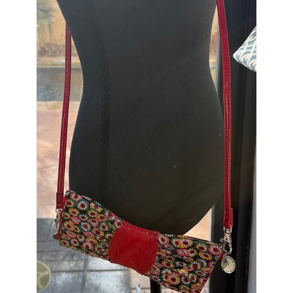 Vera Bradley SWAK Crossbody Bag Floral Red Patent Trim NWOT - Picture 9 of 9